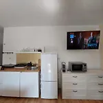 R41 - Tivoli Groundfloor Apartment